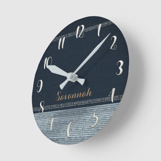 デニム&ダイアモンズグラムシークイングリッター パーソナライズされた ラウンド壁時計 (傾斜)