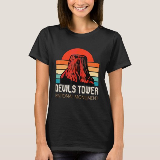 デビルスタワー国定記念碑 お土産 ワイオミング州 Tシャツ (正面)