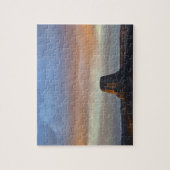 デビルズタワー国定記念碑、夕暮れ時の嵐 ジグソーパズル (縦)