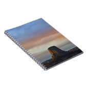 デビルズタワー国定記念碑、夕暮れ時の嵐 ノートブック (右側)