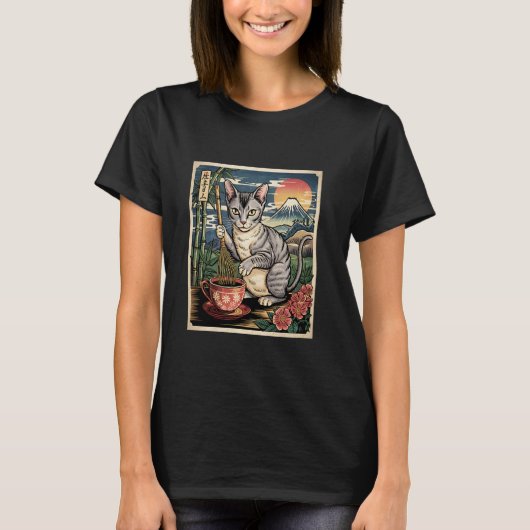 デボンレックスの猫がお茶を作る富士山の浮世絵ウキヨ Tシャツ (正面)