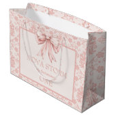 デマスパーソナライズされたク赤面ピンクコケットマイルストーン ラージペーパーバッグ (裏面アングル)