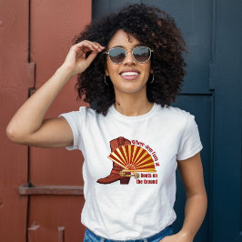 デムのファンが待ち受けている場所では、地面に靴を履ユニセックスく Tシャツ