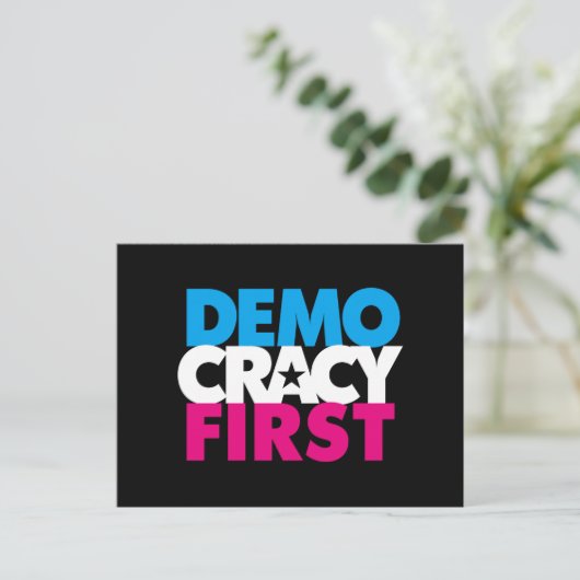 デモクラシーの最初のはがき ポストカード (スタンド正面)