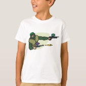 デュアルマーカー付きペイントボールプレーヤーのアクションスポーツ Tシャツ (正面)