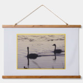 デュスクの森のトランペータースワンがタペストリーをトッピング 吊り下げ型タペストリー (正面2)