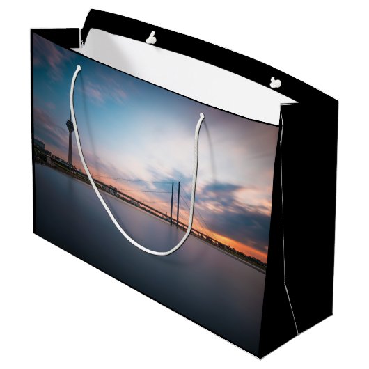 デュッセルドルフドイツ ラージペーパーバッグ (裏面アングル)