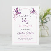 デリケートなピンクの蝶ガールベビーシャワーパーティー 招待状 (スタンド正面)