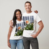 デリケートな可愛い水仙春 Tシャツ (ユニセックス)