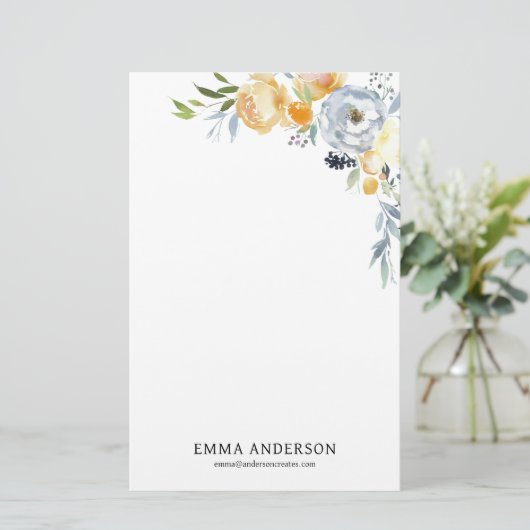 デリケートな水色アプリコット&ダスティブルーフローラ 便箋 (スタンド正面)