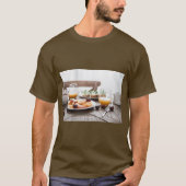 デリシャスブレックファストビブステー Tシャツ (正面)