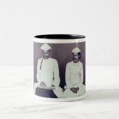 デリー、19世紀(セピア色の写真のヒンズー教のバラモン ツートーンマグカップ (中央)