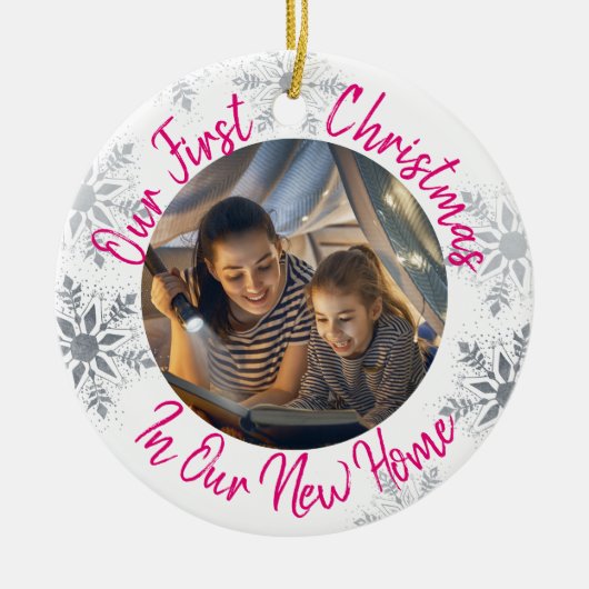 デルの初めてのクリスマスの新しいホーム（写真付き） -ピンク セラミックオーナメント (正面)