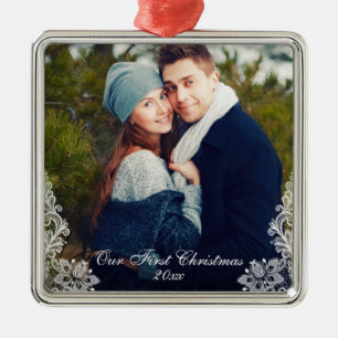 デルの初めてのクリスマスレーストリムカップル写真日 メタルオーナメント