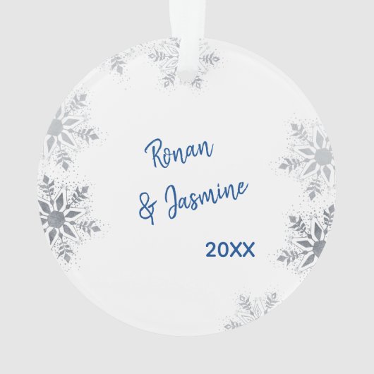 デルの初めてのクリスマス婚約したの青と銀の写真 オーナメント (裏面)