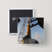 デルタ4ロケット 缶バッジ (正面&裏面)