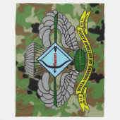 デルタ・レイダース フリースブランケット (正面)