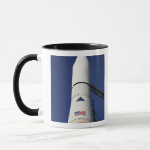 デルタIVのロケットのノーズコーンの眺め マグカップ