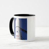 デルタIVロケットのノーズコーンの表示 マグカップ (正面左)