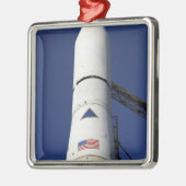 デルタIVロケットのノーズコーンの表示 メタルオーナメント (左)