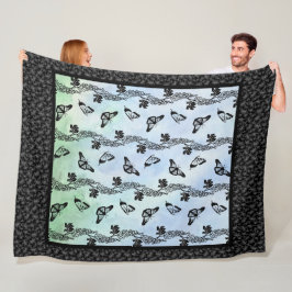 デルフィニアムズアンドバタフライオンスカイフリースブランケット フリースブランケット