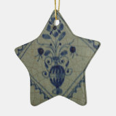 デルフトの青いタイル-花および花束が付いているつぼ セラミックオーナメント (左)