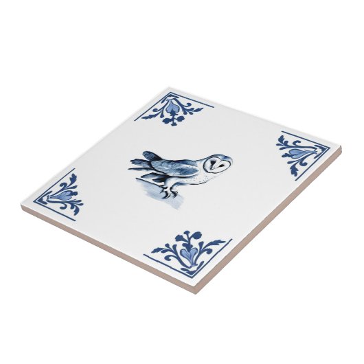 デルフトブルーとホワイトコーナーのウッドランドを持つバーンドクロウ タイル (側面)