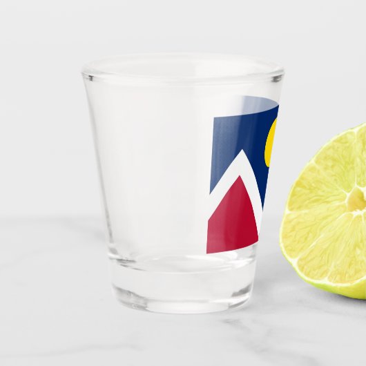デンバー市旗と愛国的なショットグラス ショットグラス (左)