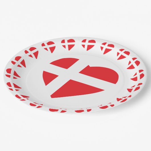 デンマークのハートの形の旗DANNEBROG ペーパープレート (アングル)