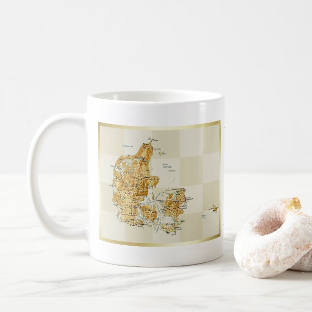 デンマークの旗 + 地図のマグ コーヒーマグカップ (ドーナツ)