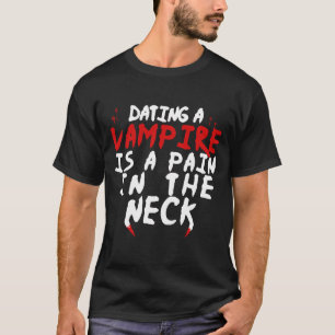 デートすることA吸血鬼首の痛み Tシャツ