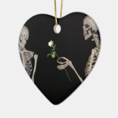 デートの夜かわいいスケルトンのカップル セラミックオーナメント (左)