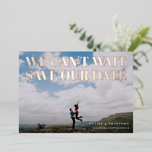 デートの大救写真が待ち遠しい 箔招待状 (立ち正面)