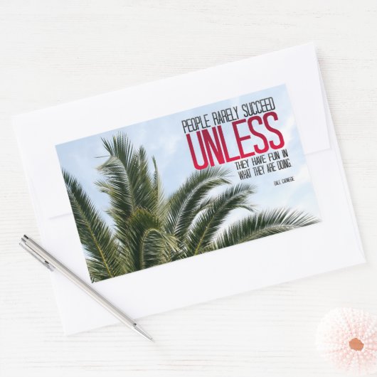 デール・カーネギー感動的引用文「おもしろいを持つ」 長方形シール (封筒)