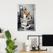 トイレで用を足す柴犬の面白いプリント ポスター (ホームオフィス)