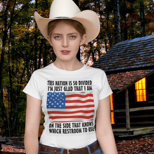 トイレを使おもしろいう保守的なジェンダー Tシャツ