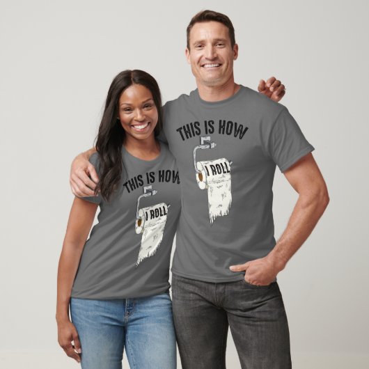 トイレクールの紙の転が冗談はこおもしろいの方法だ Tシャツ (ユニセックス)