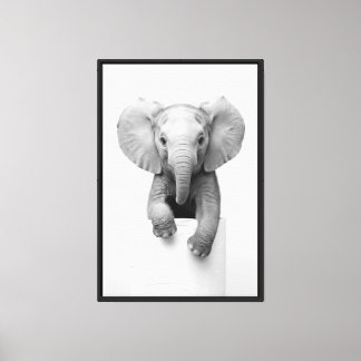 トイレットペーパーから顔を出すかわいい赤ちゃん象 キャンバスプリント