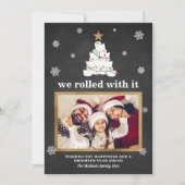 トイレットペーパーのクリスマスツリーのユーモアあふれる写真 プラッドの雪 シーズンカード (正面)