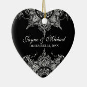 トイレブラックnホワイトダマスクスワール初めてのクリスマス セラミックオーナメント (右)