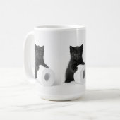トイレペーパーのロールを守る黒子猫 コーヒーマグカップ (正面左)