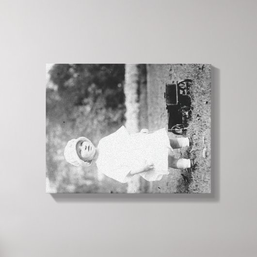 トイワゴン写真付き小さな女の子 キャンバスプリント (正面)