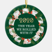 トイ転がレイおもしろい紙クリスマスリース セラミックオーナメント (正面)