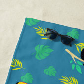 トゥカンブルーとグリーン熱帯雨林 ビーチタオル (インサイチュ)