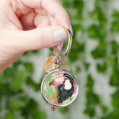 トゥカンポートレートとトロピカル葉 キーホルダー (手)