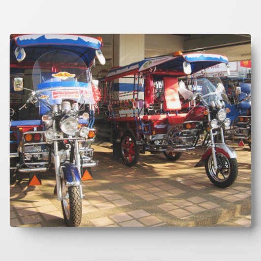 トゥクトゥクショールーム…うどんタニ、イサン、タイ フォトプラーク (正面)