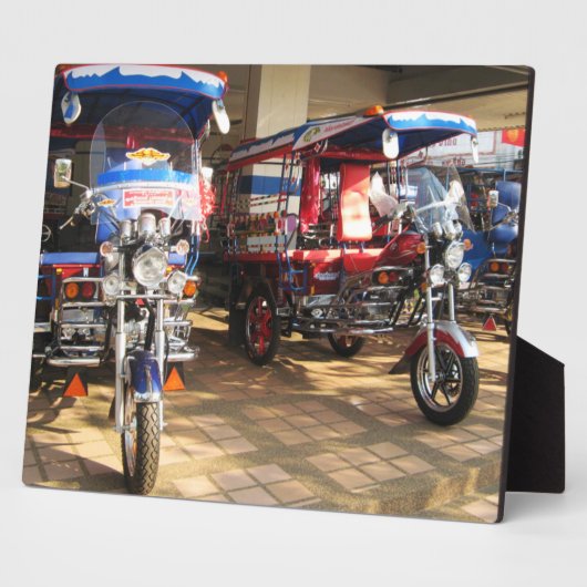 トゥクトゥクショールーム…うどんタニ、イサン、タイ フォトプラーク (側面)