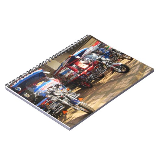 トゥクトゥクショールーム…タイ,イサーン,うどんタニ ノートブック (左側)