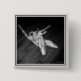 トゥシューズ スクエアピン (B&W) 缶バッジ