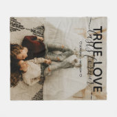 トゥルーラブかわいいカップルの写真 フリースブランケット (正面(横))